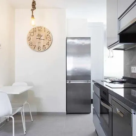 Sunnyland Martianez Valois Apartment *