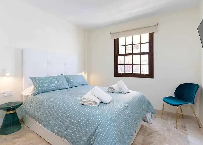 Sunnyland Martianez Valois Daire *